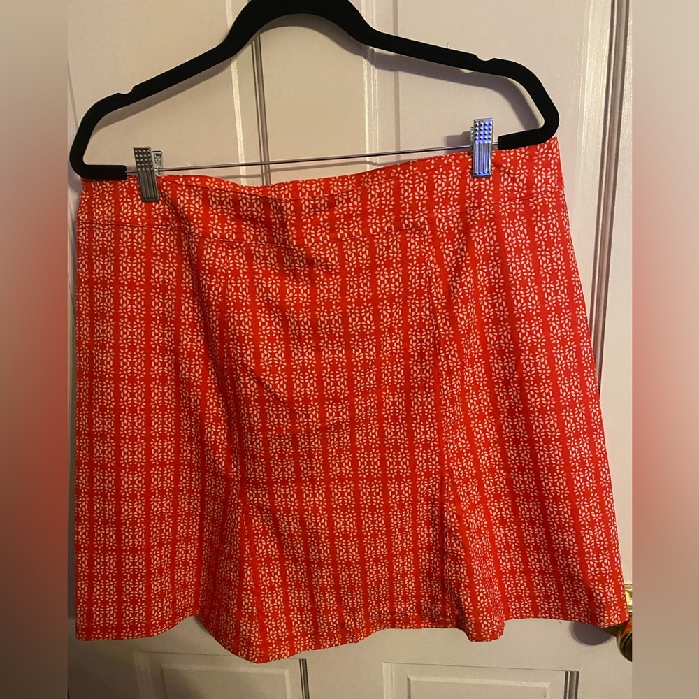 XL Ripskirt Hawaii BNWT Never worn.Smoke free, pet friendly home.Length 2